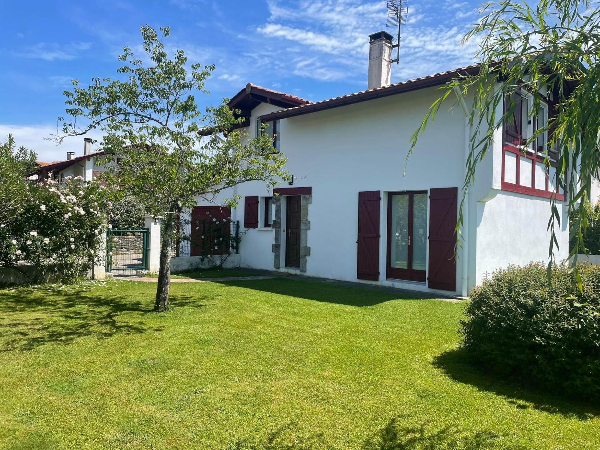 Maison Lore Mendi Elbarron Saint-Pée-sur-Nivelle Exterior photo